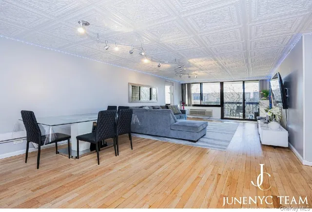 $619,000 | 152-18 Union Turnpike, Unit 204K | Kew Gardens Hills