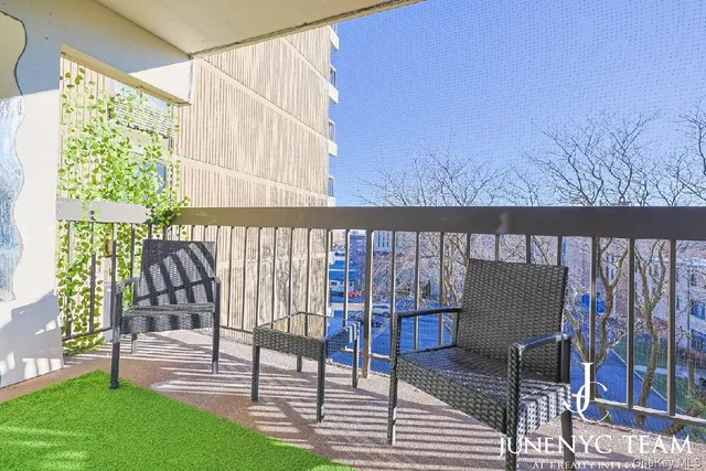 $619,000 | 152-18 Union Turnpike, Unit 204K | Kew Gardens Hills