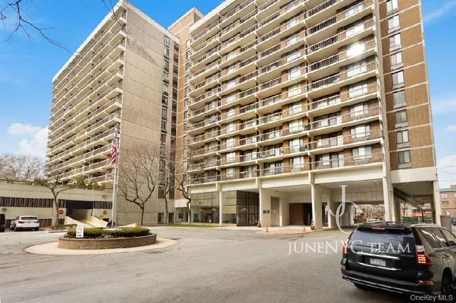 $619,000 | 152-18 Union Turnpike, Unit 204K | Kew Gardens Hills