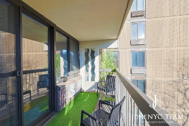 $619,000 | 152-18 Union Turnpike, Unit 204K | Kew Gardens Hills