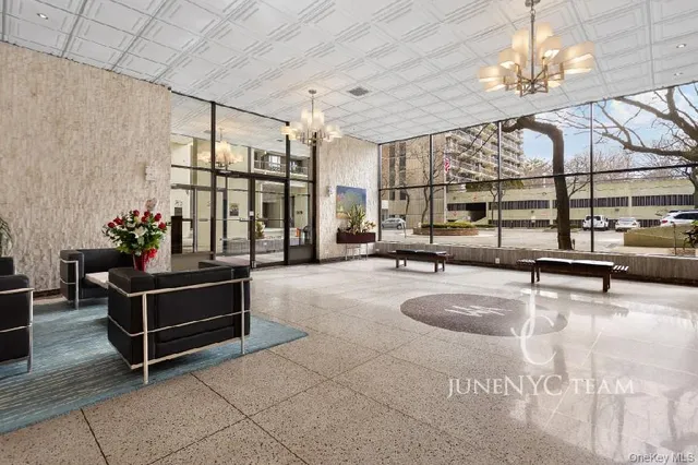 $619,000 | 152-18 Union Turnpike, Unit 204K | Kew Gardens Hills