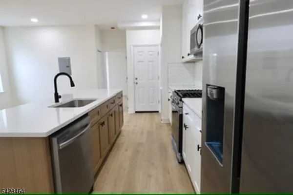 $1,750 | 337 West Clay Avenue, Unit 2, Roselle Park, NJ 07204