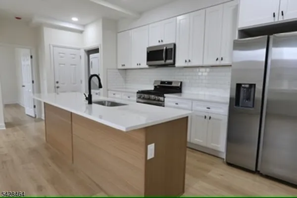 $1,750 | 337 West Clay Avenue, Unit 2, Roselle Park, NJ 07204