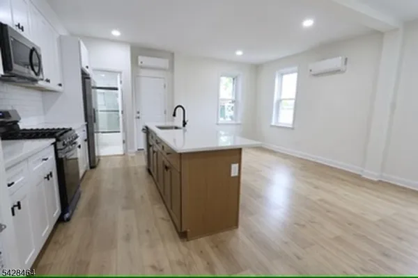$1,750 | 337 West Clay Avenue, Unit 2, Roselle Park, NJ 07204