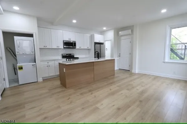 $1,750 | 337 West Clay Avenue, Unit 2, Roselle Park, NJ 07204