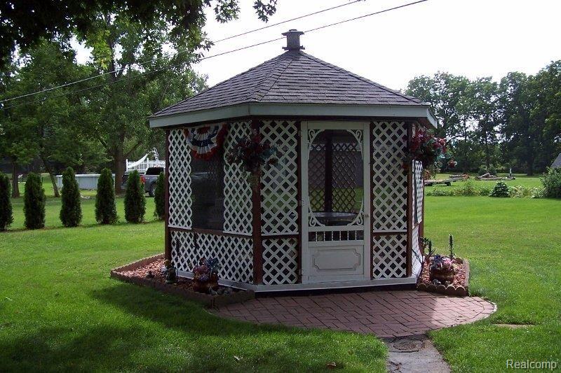 67275 Wolcott Road Ray, MI 48096 - Photo 6 of 18 100_8030 (800x533).jpg