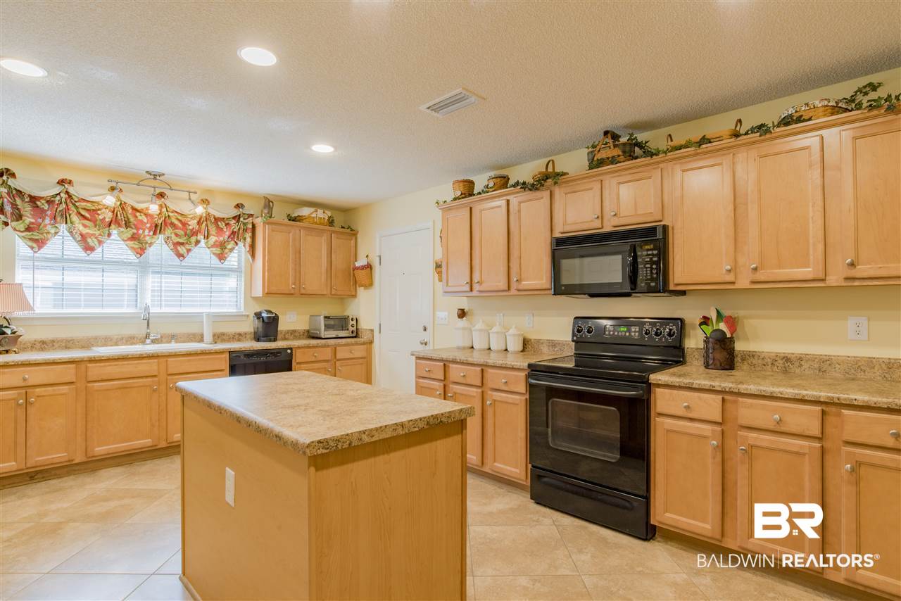 319 Manchester Lane Foley, AL 36535 - Photo 4 of 33 Kitchen