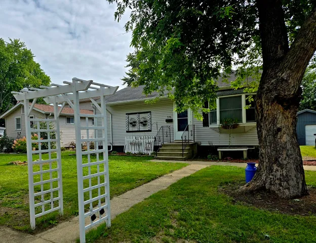 $240,000 | 376 South Oak Street, Manteno, IL 60950