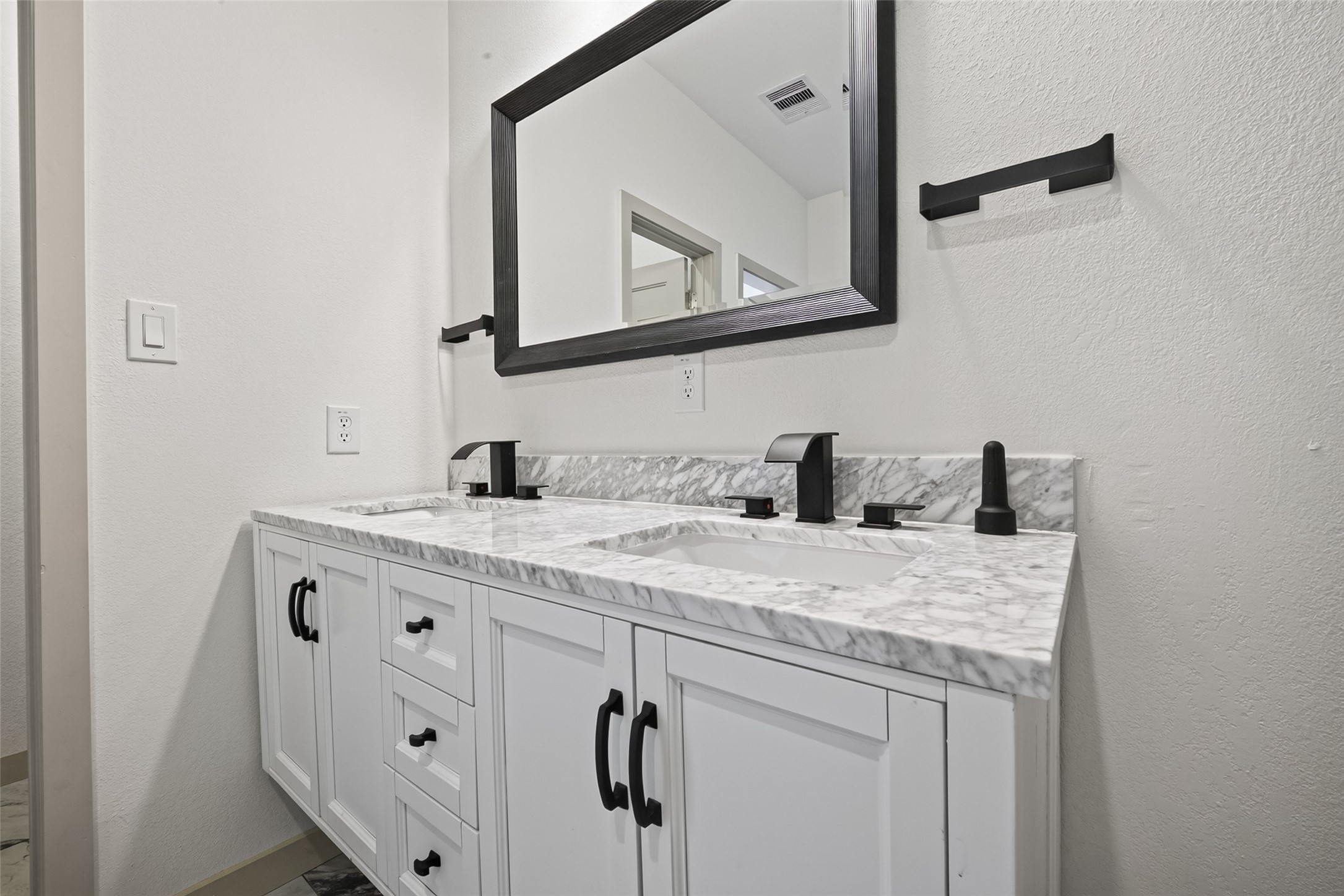 5016 Ricky Street Houston, TX 77033 - Photo 43 of 50 Gallery Image 43