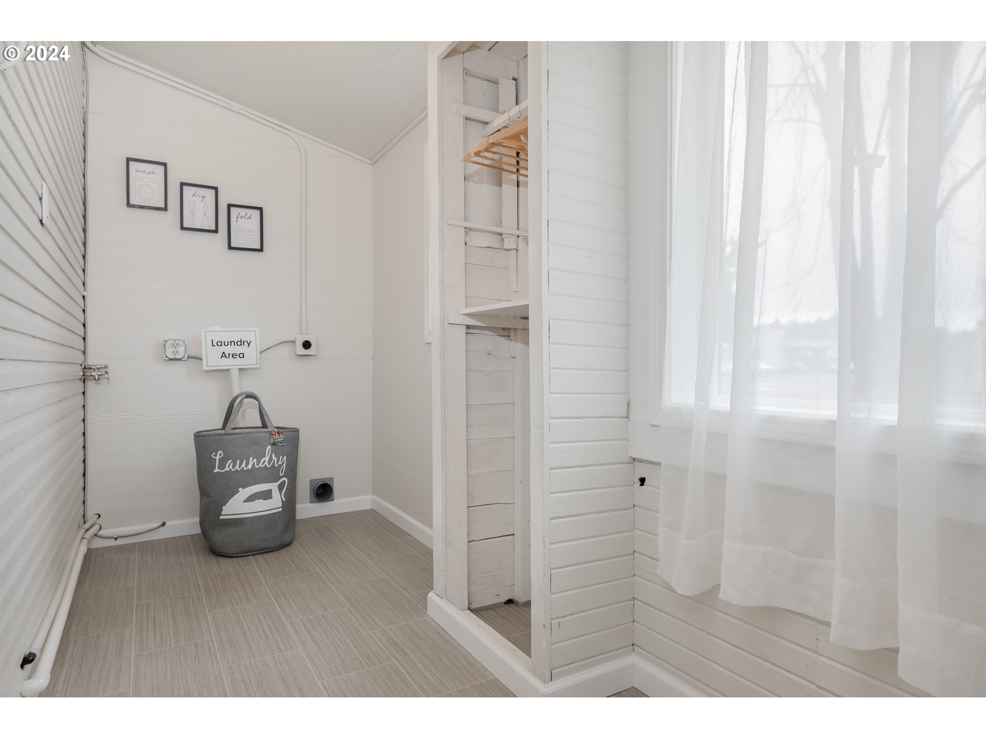 1467 Main Street Springfield, OR 97477 - Photo 22 of 29 a bathroom with a toilet