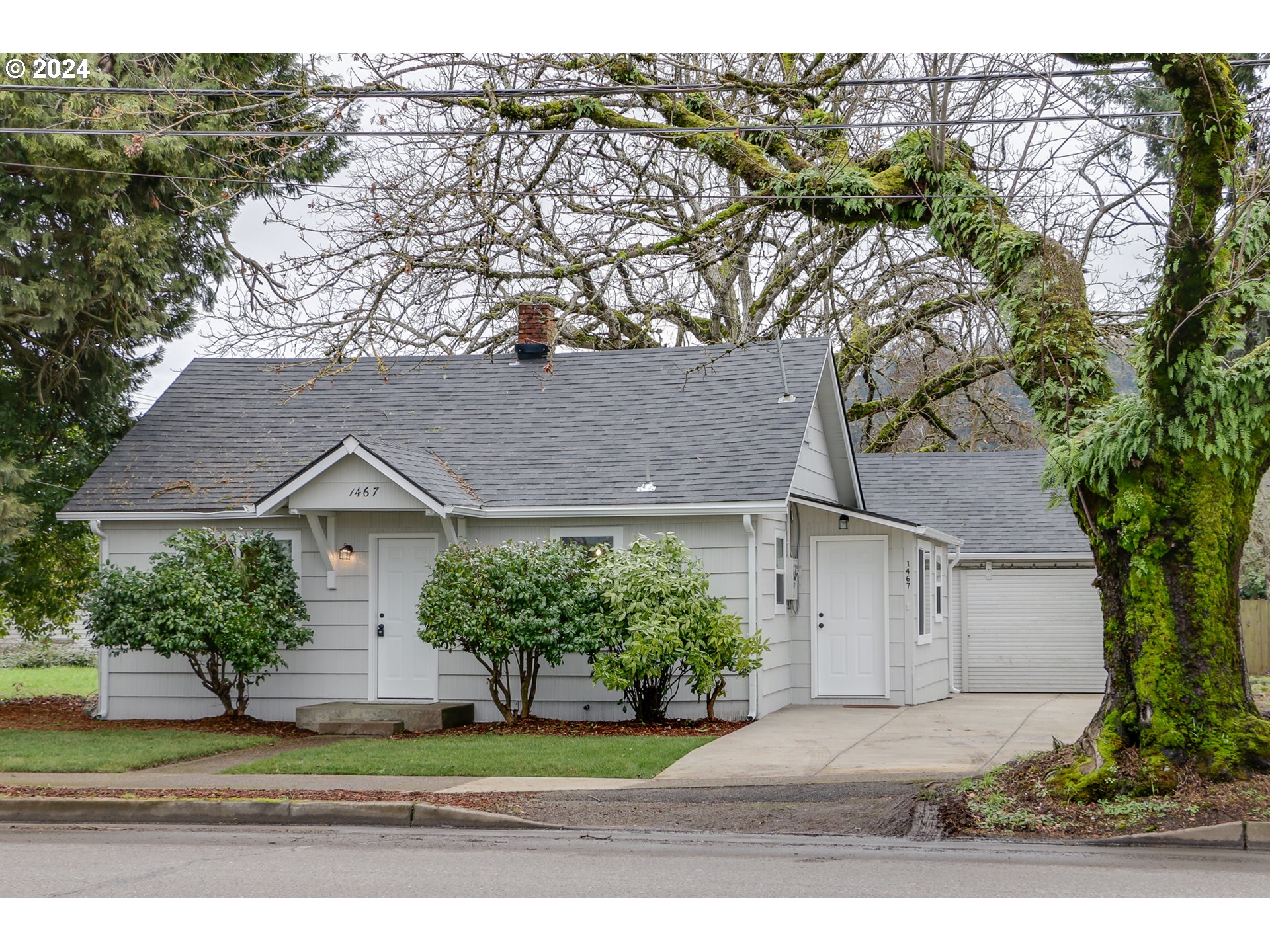 1467 Main Street Springfield, OR 97477 - Photo 3 of 29 front view of a house with a yard