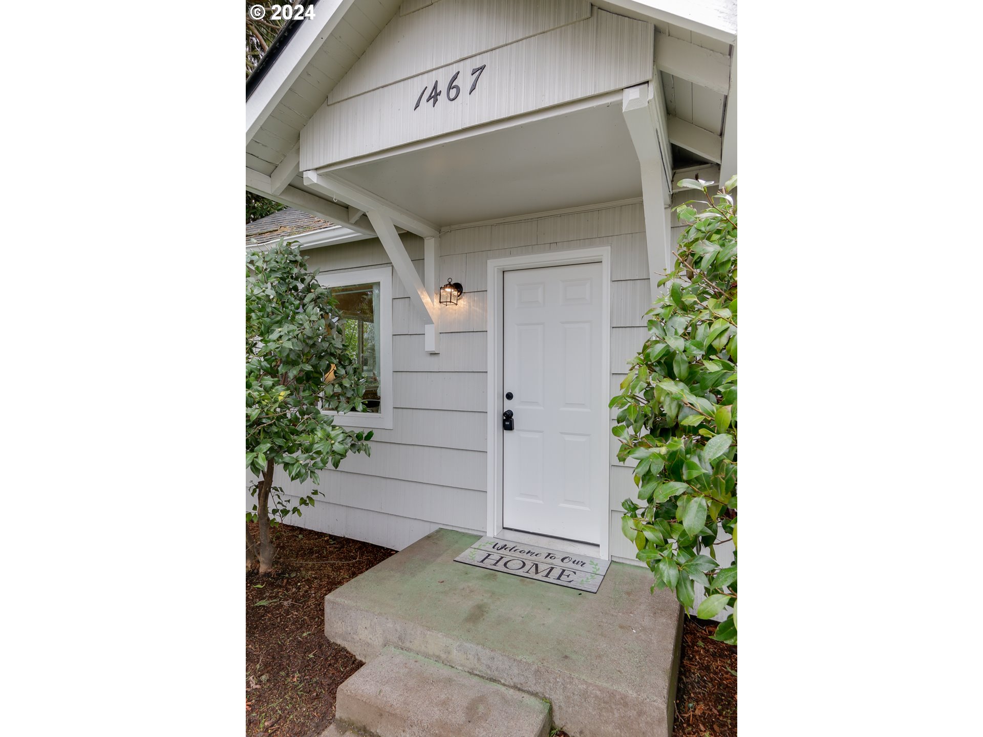 1467 Main Street Springfield, OR 97477 - Photo 5 of 29 a picture of a door in the house