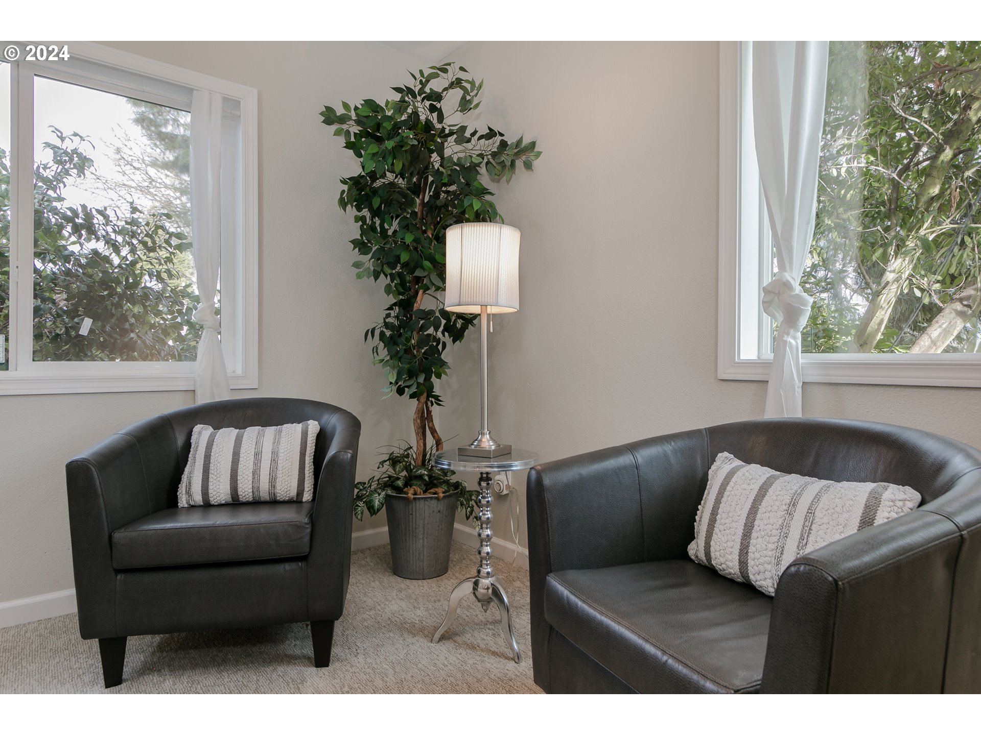 1467 Main Street Springfield, OR 97477 - Photo 8 of 29 a living room with furniture and a potted plant