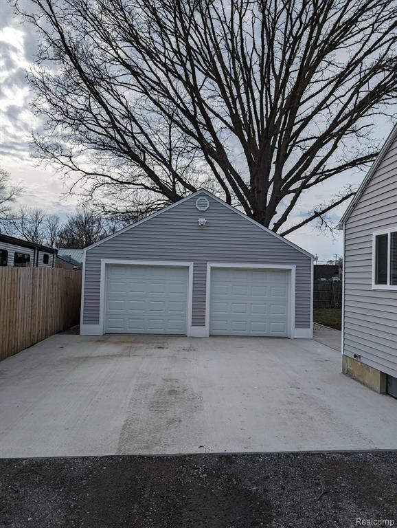 2026 Eberly Road Flint, MI 48532 - Photo 4 of 28 Gallery Image 4