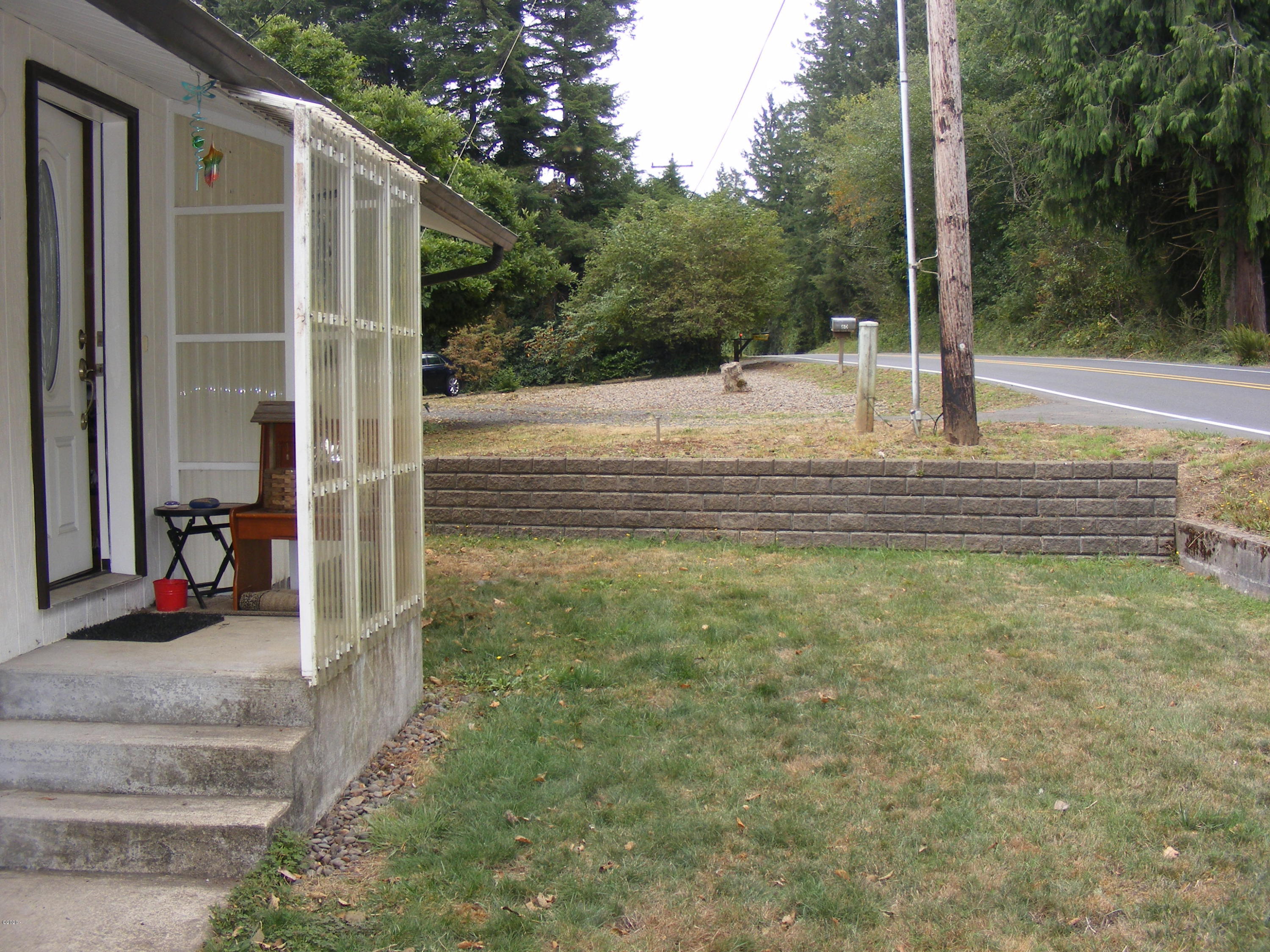 51 Elk City Road Toledo, OR 97391 - Photo 4 of 16 Front yard