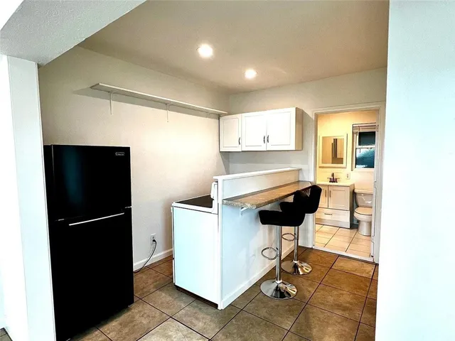 $3,000 | 640 North Pacific Coast Highway, Unit 2B, Laguna Beach, CA 92651