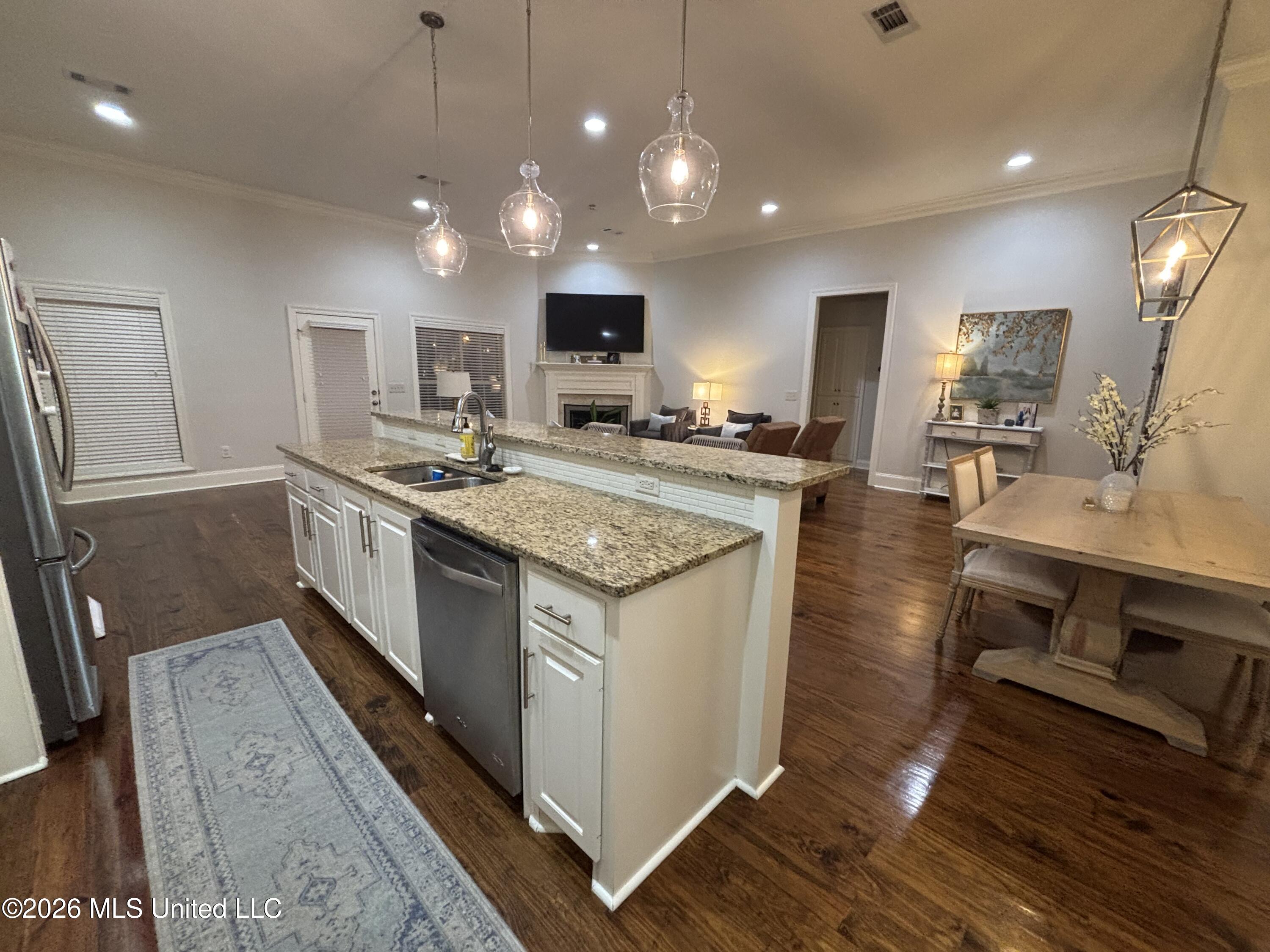 320 Emerald Way Brandon, MS 39047 - Photo 11 of 48 IMG_5444