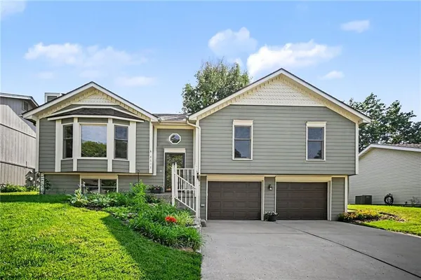 $349,900 | 8611 North Virginia Avenue, Kansas City, MO 64155