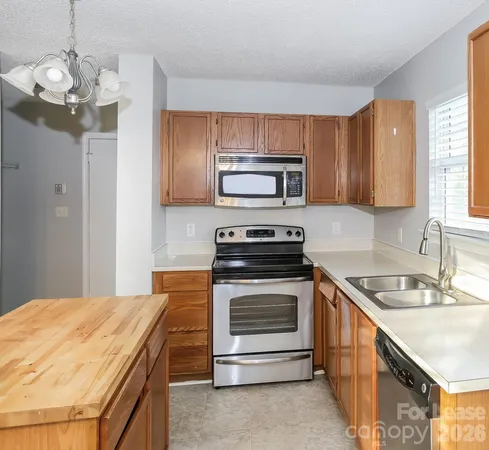 $2,400 | 10631 Coulport Lane, Charlotte, NC 28215