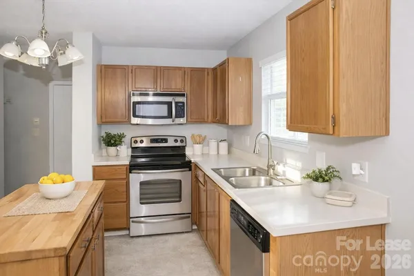 $2,400 | 10631 Coulport Lane, Charlotte, NC 28215