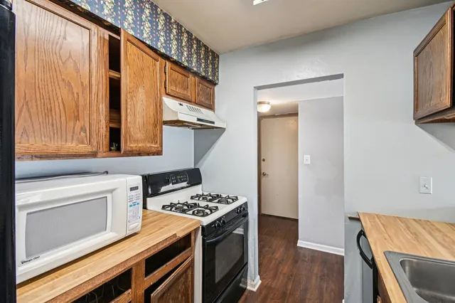 $295,000 | 1420 Greenridge Avenue, Algonquin, IL 60102