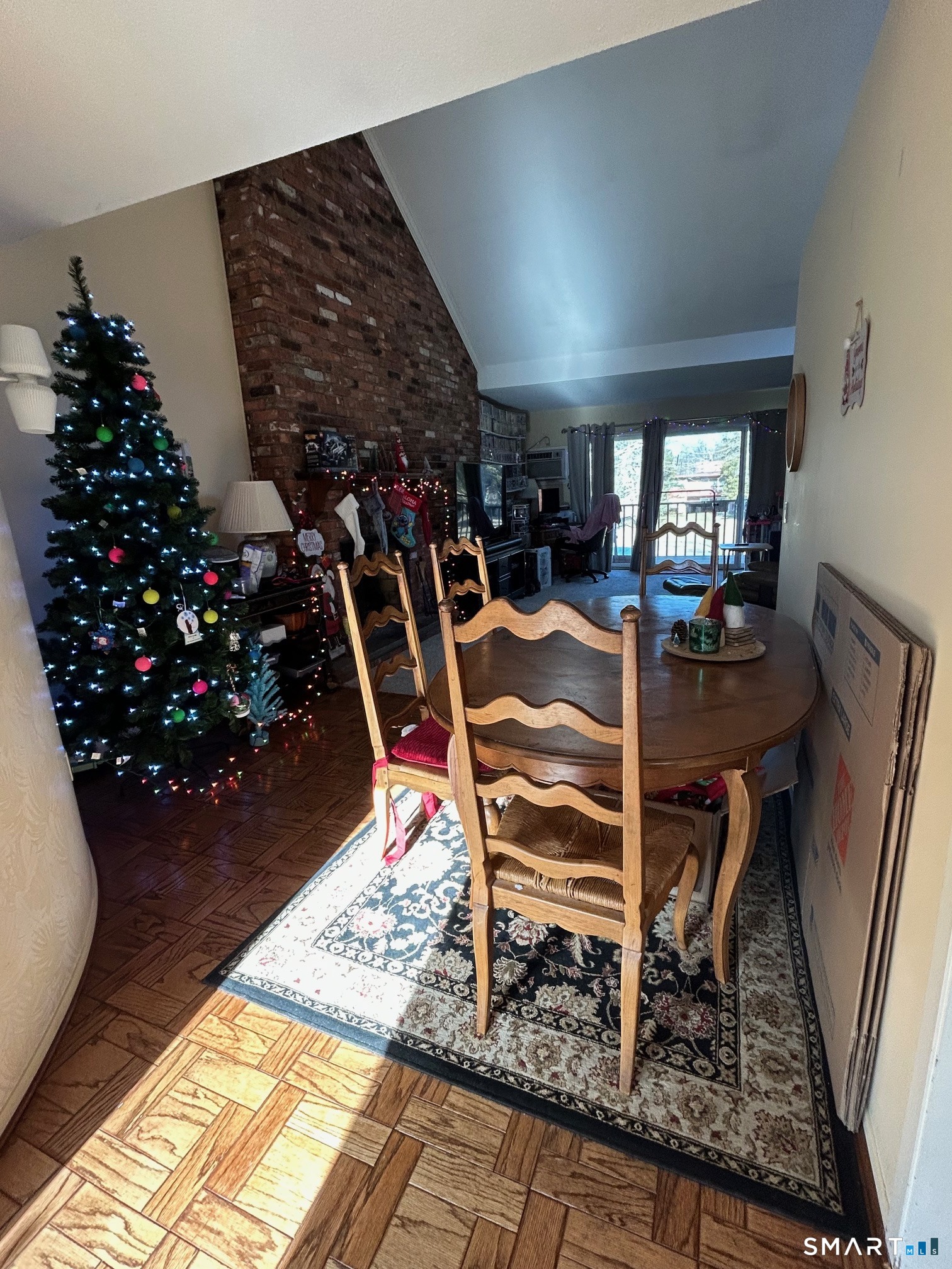 126 Sherman Hill Road, Unit B12 Woodbury, CT 06798 - Photo 15 of 27 a room with musical instruments