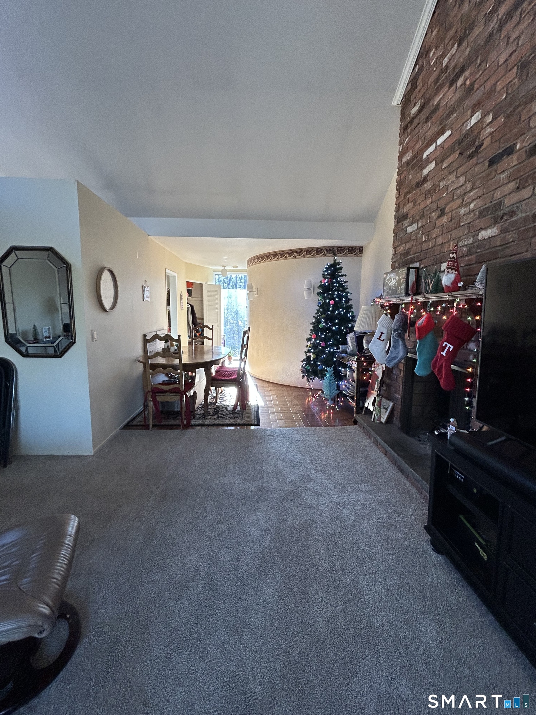 126 Sherman Hill Road, Unit B12 Woodbury, CT 06798 - Photo 19 of 27 a living room with furniture and a potted plant