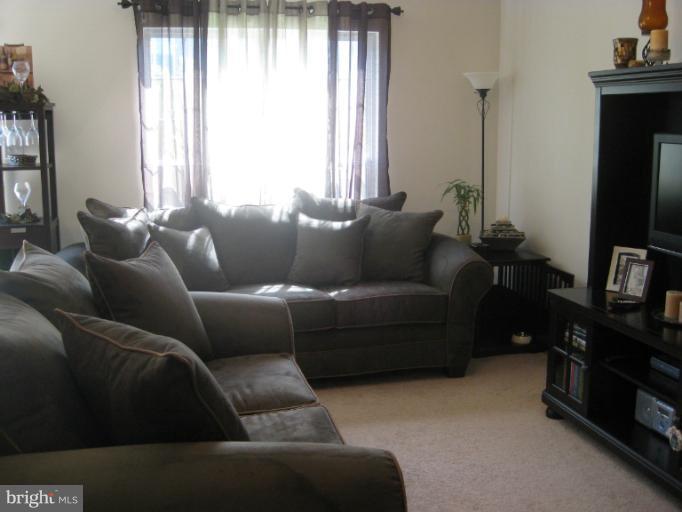 46 Ran Rue Drive Martinsburg, WV 25403 - Photo 15 of 30 Living Room