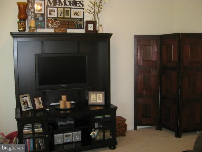 46 Ran Rue Drive Martinsburg, WV 25403 - Photo 21 of 30 Living Room