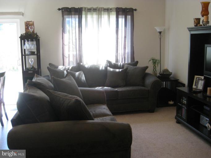 46 Ran Rue Drive Martinsburg, WV 25403 - Photo 28 of 30 Living Room