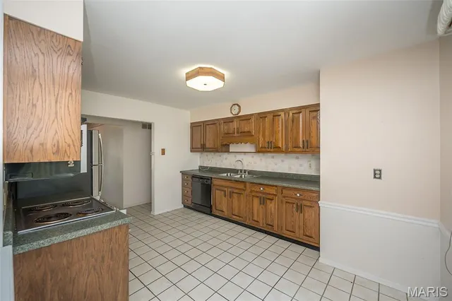 $180,000 | 2570 Guildford Drive, Florissant, MO 63033