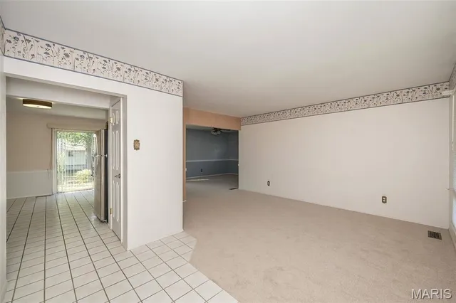 $180,000 | 2570 Guildford Drive, Florissant, MO 63033