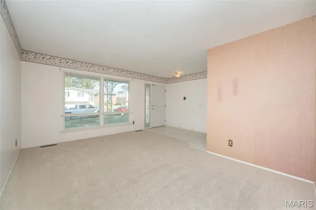 $180,000 | 2570 Guildford Drive, Florissant, MO 63033