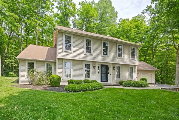 $599,900 | 32 Summit Oaks, Pittsford, NY 14534