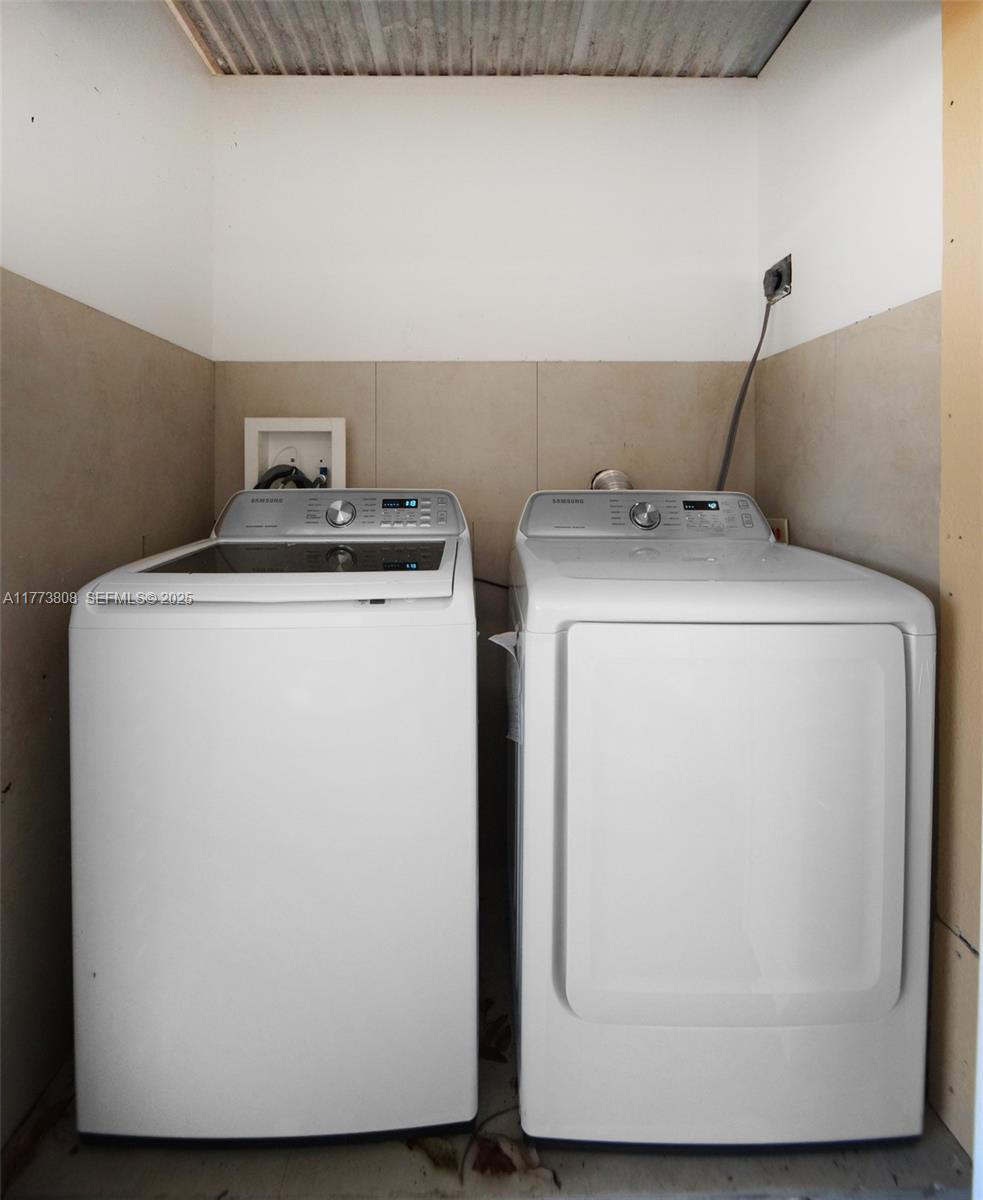 621 Hudson Road West Palm Beach, FL 33405 - Photo 18 of 27 a utility room with dryer and washer