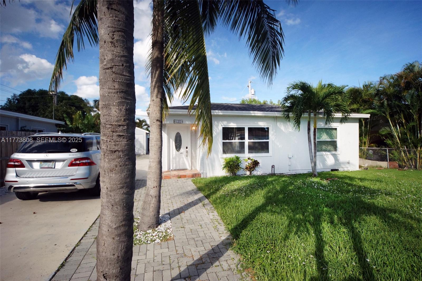 621 Hudson Road West Palm Beach, FL 33405 - Photo 22 of 27 a view of a house with a patio
