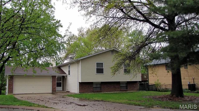 $2,300 | 13 Steven Brent Court, St. Peters, MO 63376