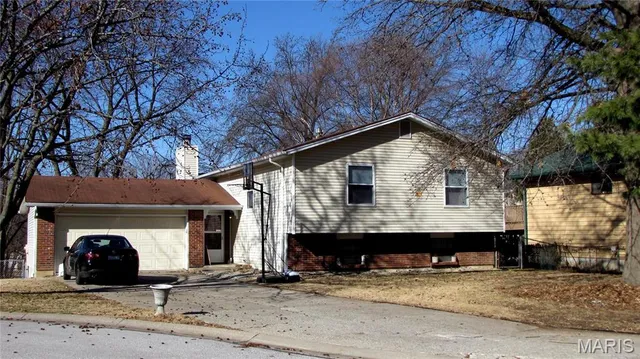$2,300 | 13 Steven Brent Court, St. Peters, MO 63376