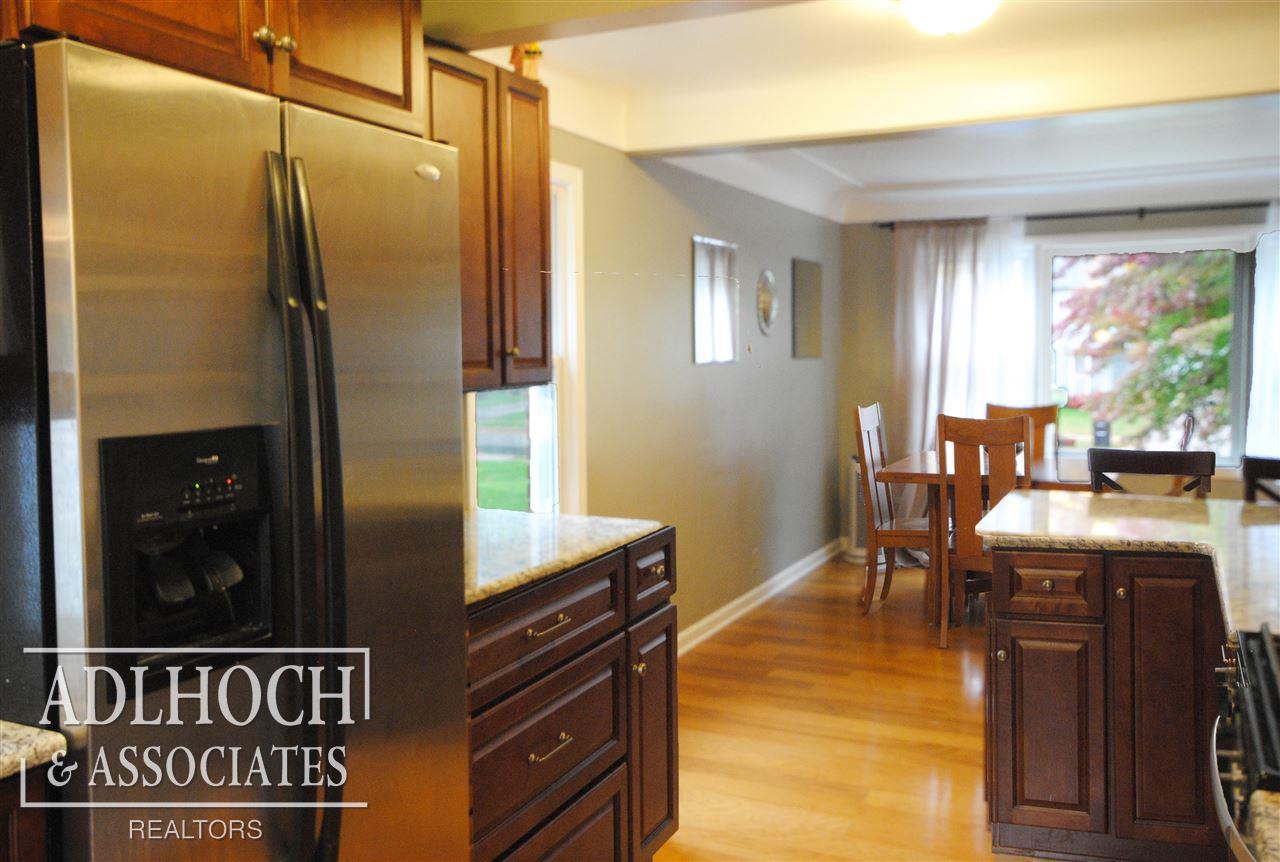 354 Kerby Road Grosse Pointe, MI 48236 - Photo 9 of 19 31306172-8.JPG