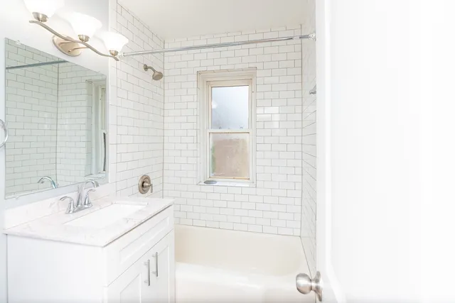 $1,200 | 227 Custer Avenue, Unit 2, Evanston, IL 60202