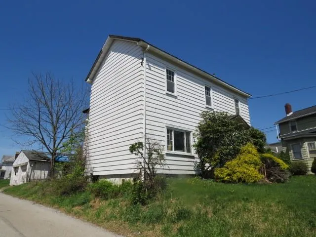 a view of house with a yard