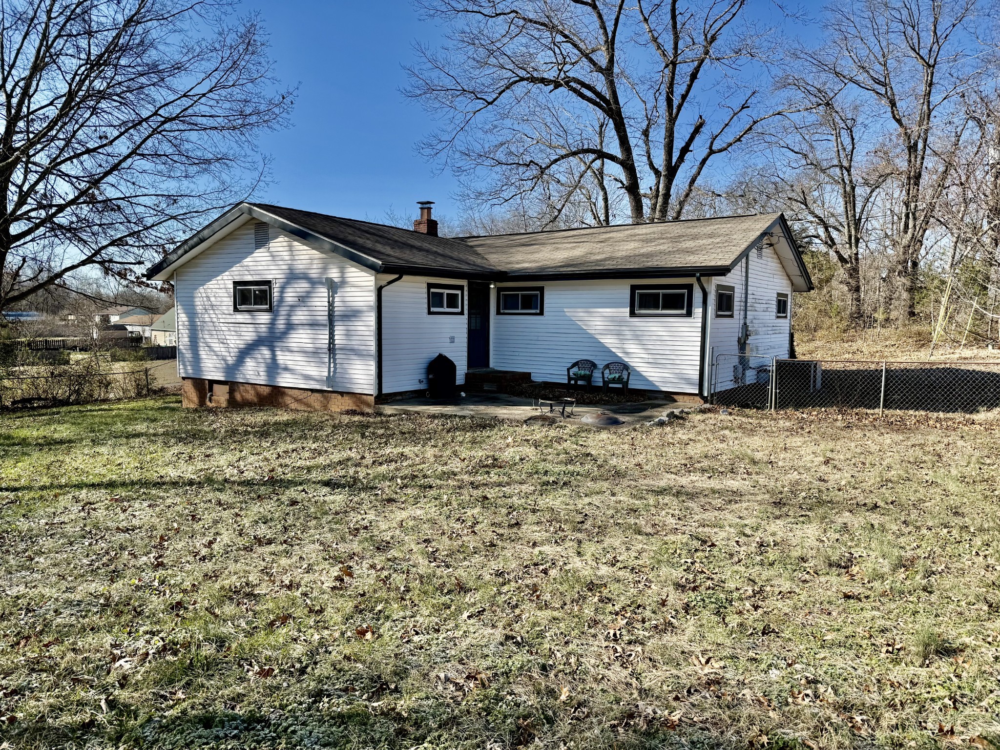 1499 North Liberty Church Road Clarksville, TN 37042 - Photo 7 of 9 a front view of a house with a yard