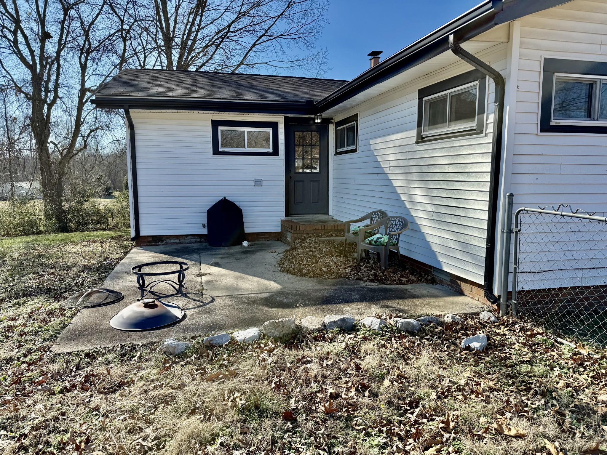 1499 North Liberty Church Road Clarksville, TN 37042 - Photo 8 of 9 a front view of a house with a yard