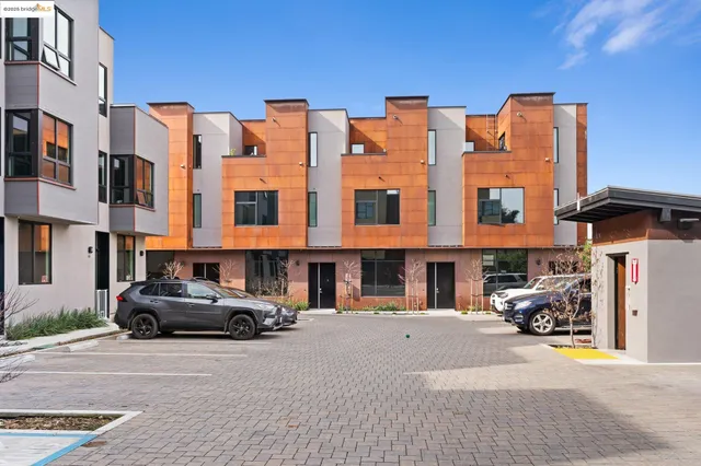 a car parked in front of a building