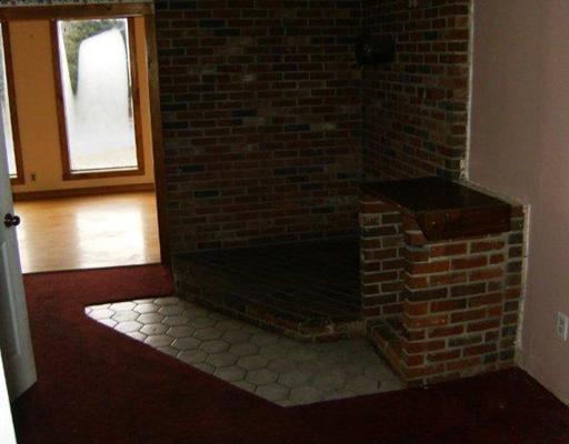 241 Lewiston Road New Gloucester, ME 04260 - Photo 16 of 16 Den/Family/Great Room.