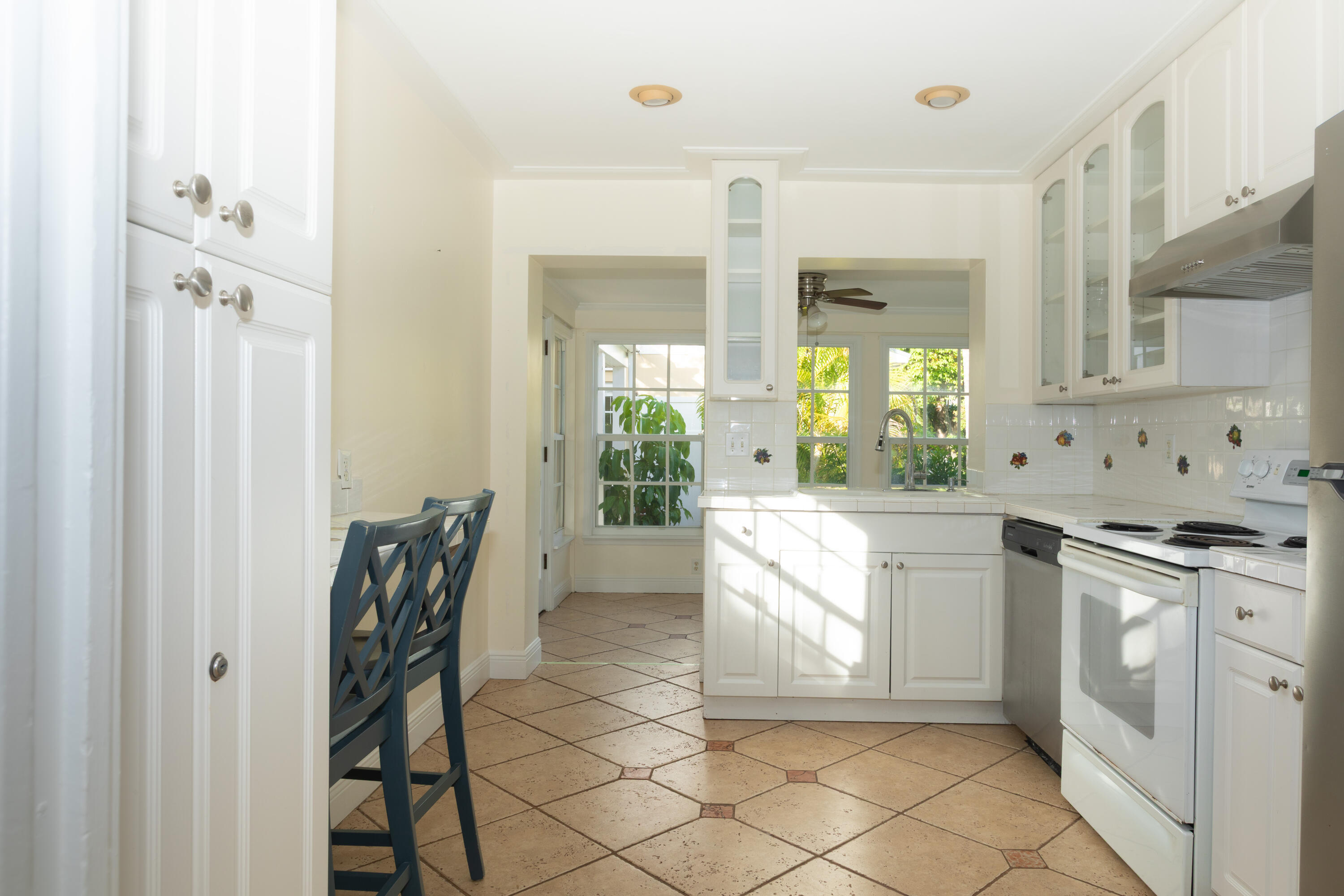 245 Cortez Road West Palm Beach, FL 33405 - Photo 13 of 32 Kitchen