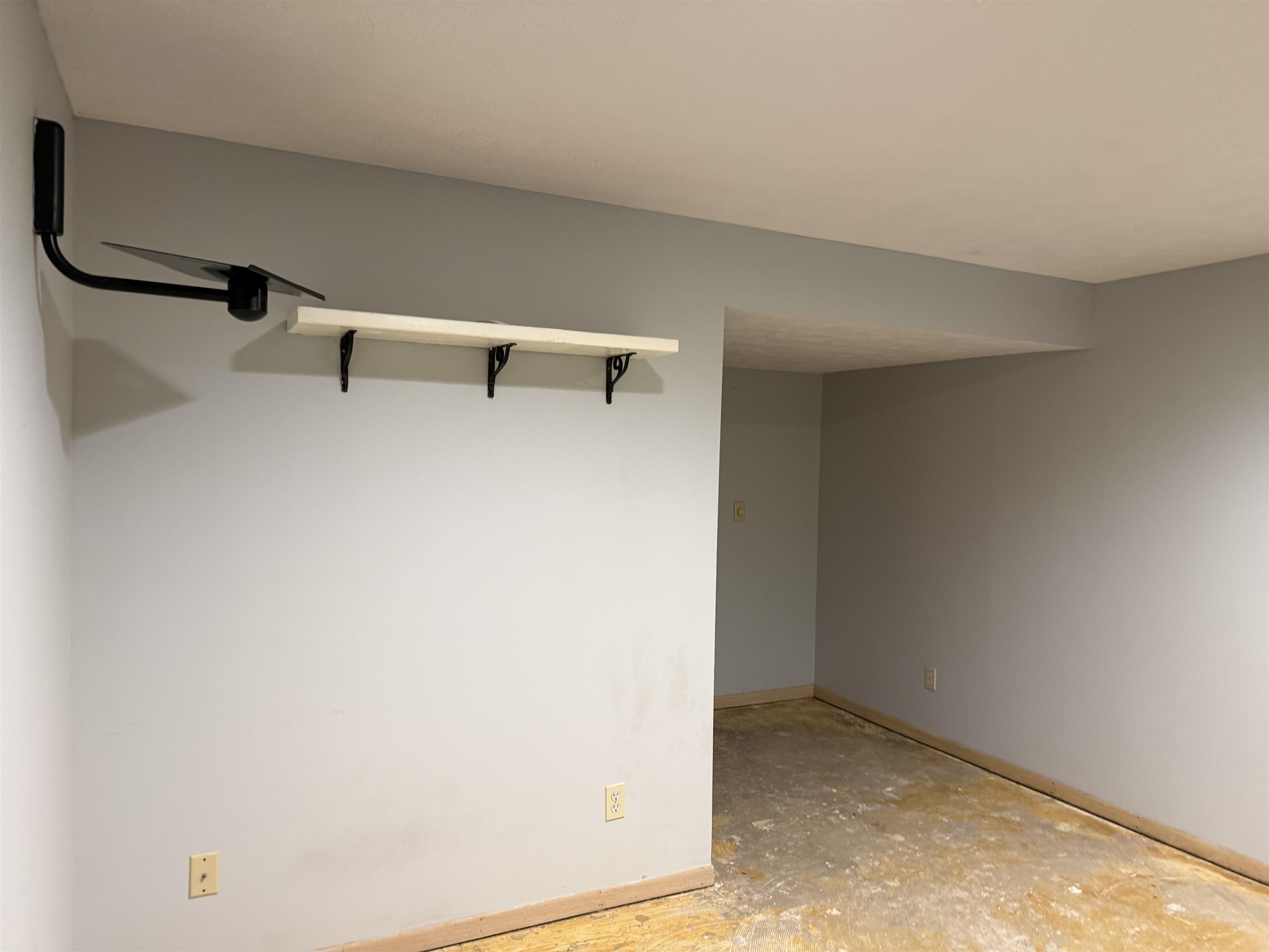 6432 Spring Hill Close Rockford, IL 61108 - Photo 5 of 13 a view of small space