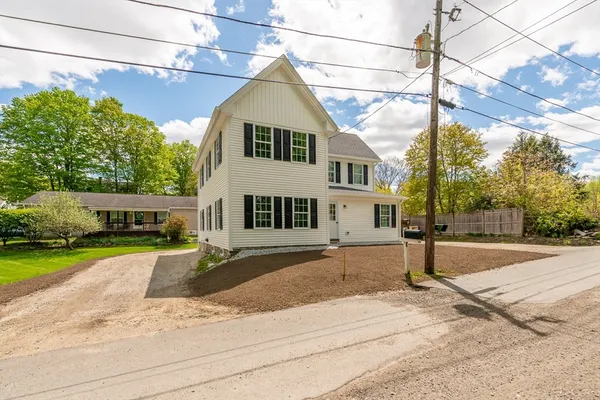 $2,800 | 3 Williams Street, Unit 2, Pepperell, MA 01463