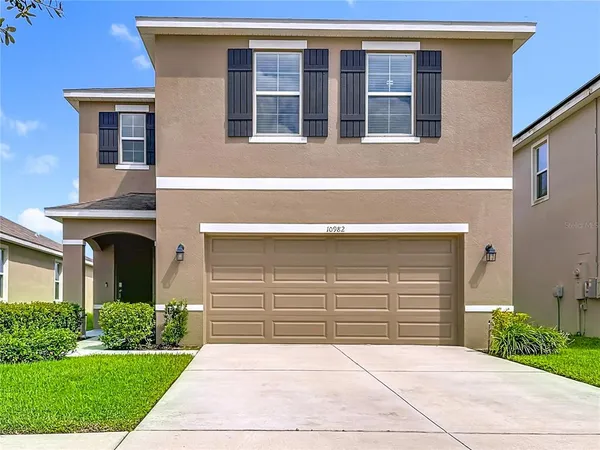 a front view of house with yard