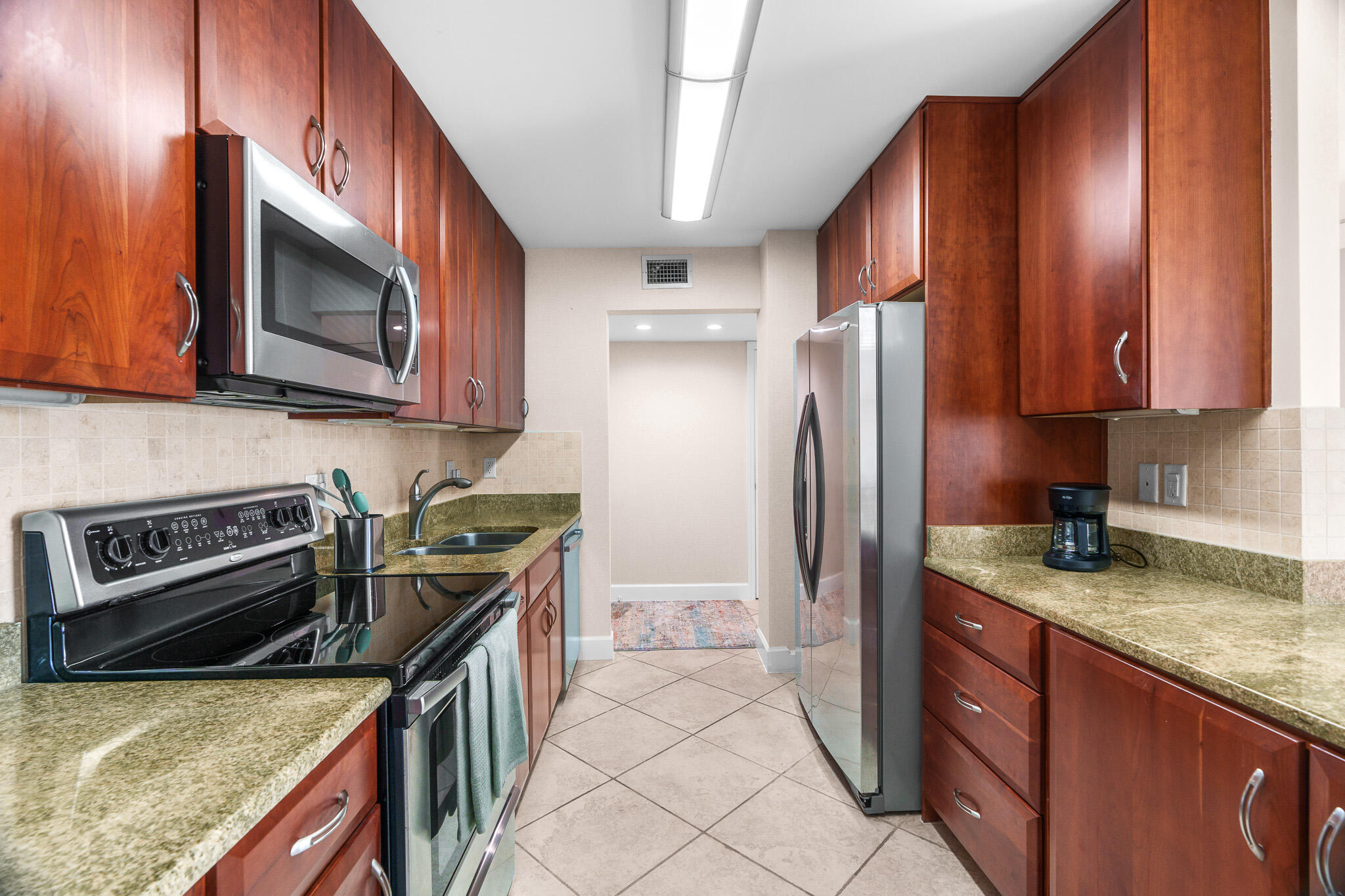 950 Ponce De Leon Road, Unit 403 Boca Raton, FL 33432 - Photo 4 of 30 Kitchen